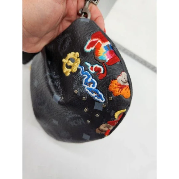 ❤️SOLD❤️*RARE* MCM Studded/Embroidered Wristlet 439MCMXEA - Picture 10 of 11